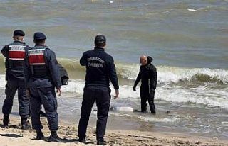 Arnavutköy sahilinde erkek cesedi bulundu