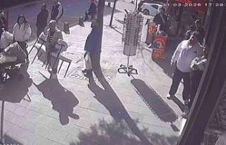 Arnavutköy’de mağaza önündeki sandalyeleri çalan...