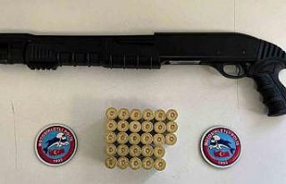 Arnavutköy’de ticari takside ruhsatsız silah yakalandı