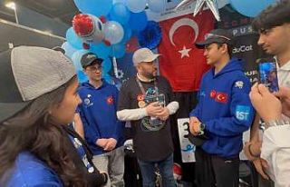 Arnavutköylü gençler ABD’de düzenlenen ‘Dünya...