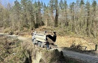 Ayancık’ta heyelan sonrası yol güvenliği yeniden...