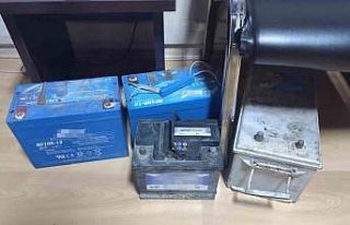 Aynı gün 6 araçtan akü çalan şüpheliler yakalandı