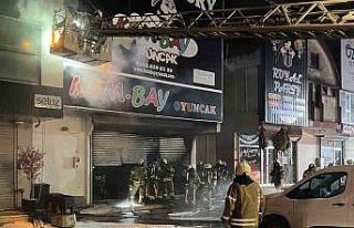 Bağcılar İSTOÇ’da iki katlı iş yerinde yangın