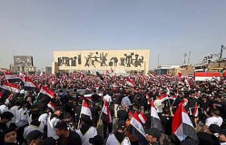 Bağdat’ta binlerce kişi İran’a destek için...