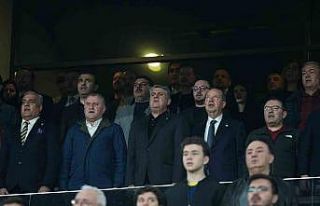 Bakan Bak, Fenerbahçe - Beşiktaş derbisini takip...