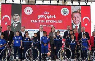 Bakan Bak: "Lütfen çocuklarınızla konuşun,...