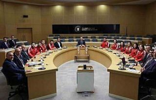 Bakan Bayraktar, milli güreşçileri ağırladı