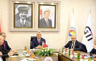 Bakan Bolat: "İran’a açılan kapılarda sorun...