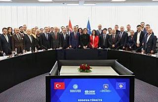 Bakan Bolat, Türk ve Kosovalı iş adamlarıyla bir...