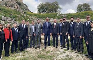 Bakan Ersoy, Kastabala Antik Kenti’nde incelemelerde...