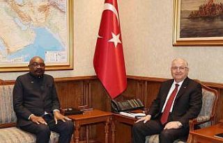 Bakan Güler, Zambiyalı mevkidaşı Lufuma ile bir...