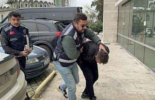 "Bakar mısın" diyerek altın zinciri kapıp...