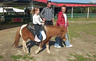 Balıkesir’de çocukların at binme sevinci