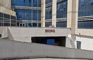 Baraj şantiyesinde çalışan işçi yatağında...