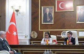 Başkan Aşgın koltuğu çocuklara emanet etti