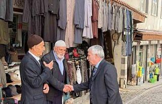 Başkan Karamehmetoğlu esnaf ve halkla bir araya...