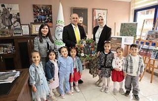 Başkan Kaya minik öğrencileri belediyede ağırladı