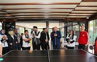 Başkan Özlü Kusursuz kafenin özel çalışanlarıyla...