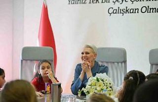 Başkan Subaşı’nı ziyaret eden minikler, belediyenin...