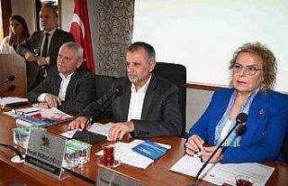 Başkan Topaloğlu: "Yollardaki kazılar altyapı...