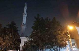 Batman’da cami minaresine yıldırım düştü