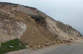 Batman’da heyelan: Üniversitenin yolu ulaşıma...