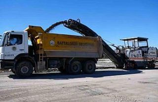 Battalgazi’de sökülen asfalt kırsal yollarda...