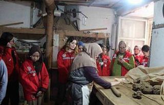 Bayburt’ta gönüllü gençler tarih ve doğayla...