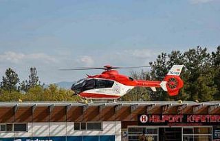 Baygın haldeki genç kızın yardımına ambulans...