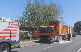 Bayındır’da atık taşıma kamyonu alev aldı