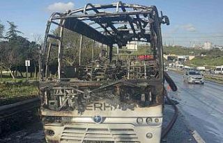 Bayrampaşa’da minibüs alevlere teslim oldu