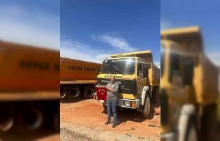 Belediye çalışanının bayrak hassasiyeti