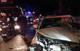 Beykoz’da servis minibüsü ile otomobil çarpıştı:...