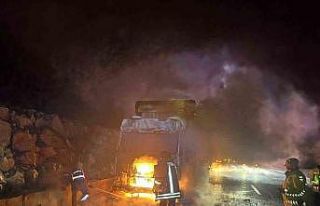 Bilecik’te seyir halindeki tır bir anda alev aldı