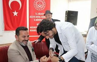 Bilecik’te tıp fakültesi öğrencilerinden huzurevine...