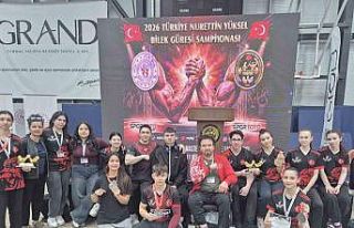 Bilek güreşinde Eskişehirli 3 sporcu Türkiye’yi...