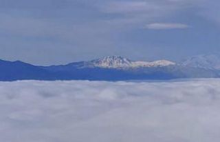Bir mahalle sis denizinde kayboldu