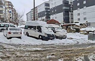 Bitlis’te kar yağışı nedeniyle 82 köy yolu...