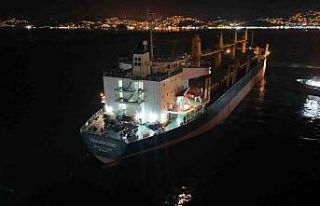 Boğaz’da gemi arızası: Trafik çift yönlü askıya...