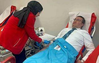 Bölge Adliye Mahkemesi’nde kan bağışında bulunan...