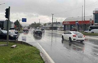 Bolu güne yağışla uyandı