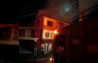 Bolu’da 3 katlı binada yangın çıktı