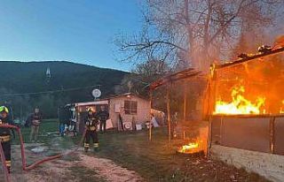Bolu’da baraka alevlere teslim oldu