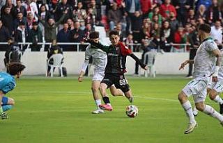 Bornova 1877 ve Karşıyaka, zorlu maçta karşı...