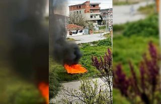 Boş arsada yakılan koltuklar paniğe yol açtı
