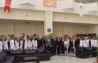 BŞEÜ’de Beyaz Önlük Giyme Töreni coşkuyla...