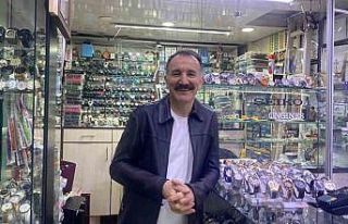 Bu ustalar saatleri yeniden ayarlıyor