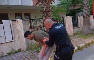 Bunalıma girip evini yakan genci ekipler kurtardı