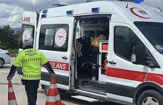 Burdur’da otomobil ile motosiklet çarpıştı:...