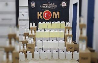 Burdur’da ruhsatsız silah ve kaçak alkol operasyonu